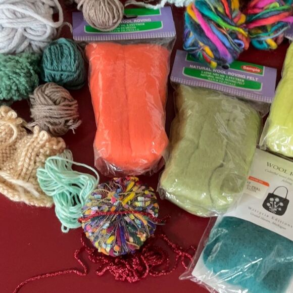 Bundle of Yarn and Wool Roving - Picture 7 of 7
